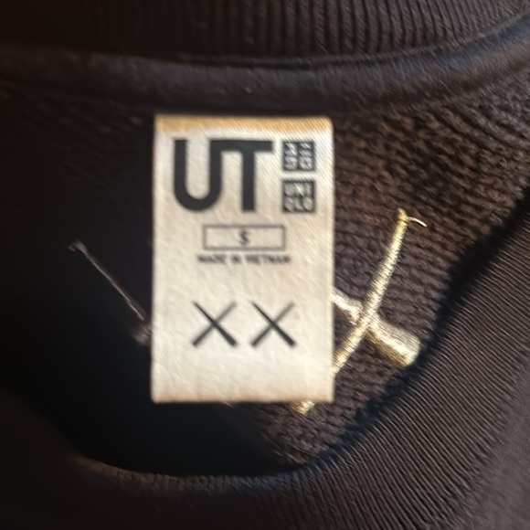 NEW UNIQLO x KAWS Crewneck Sweatshirt Black Size Small Black Oversized - Picture 6 of 14